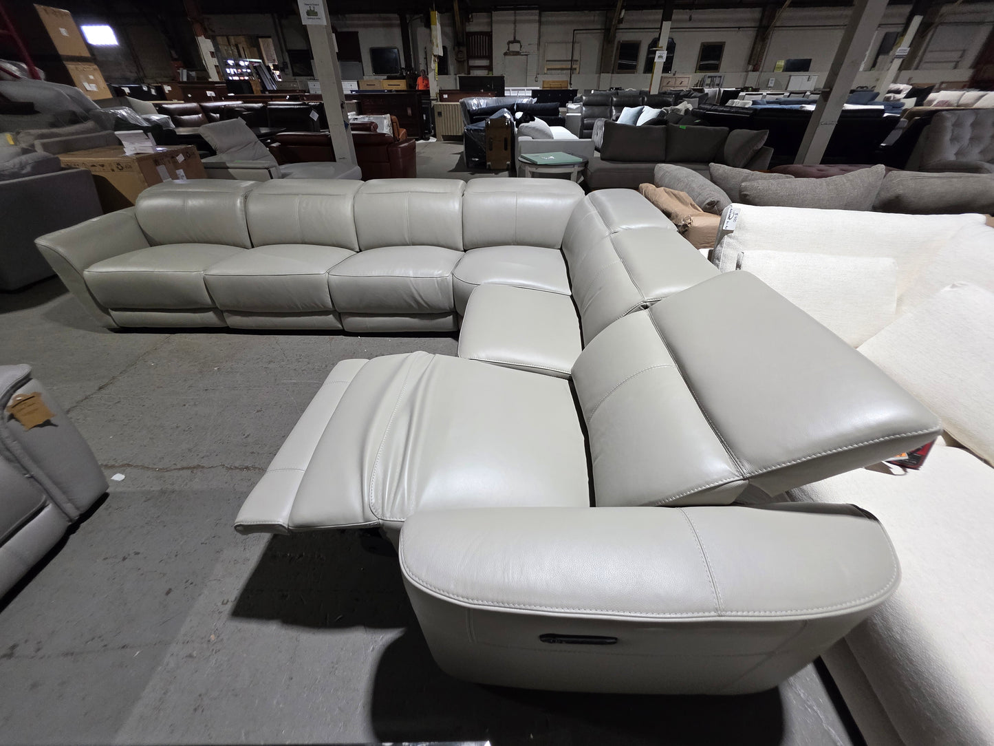 Lexanna 6-pc. Leather Sectional w/ 5 recliners (Ash Grey)