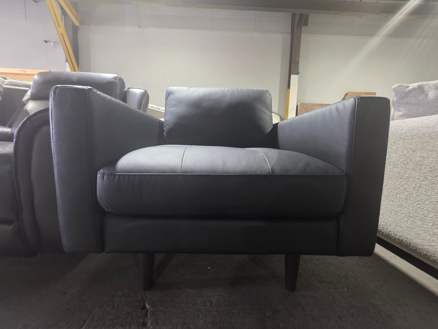 Chateau d'Ax Rotolo Leather Chair (Black)