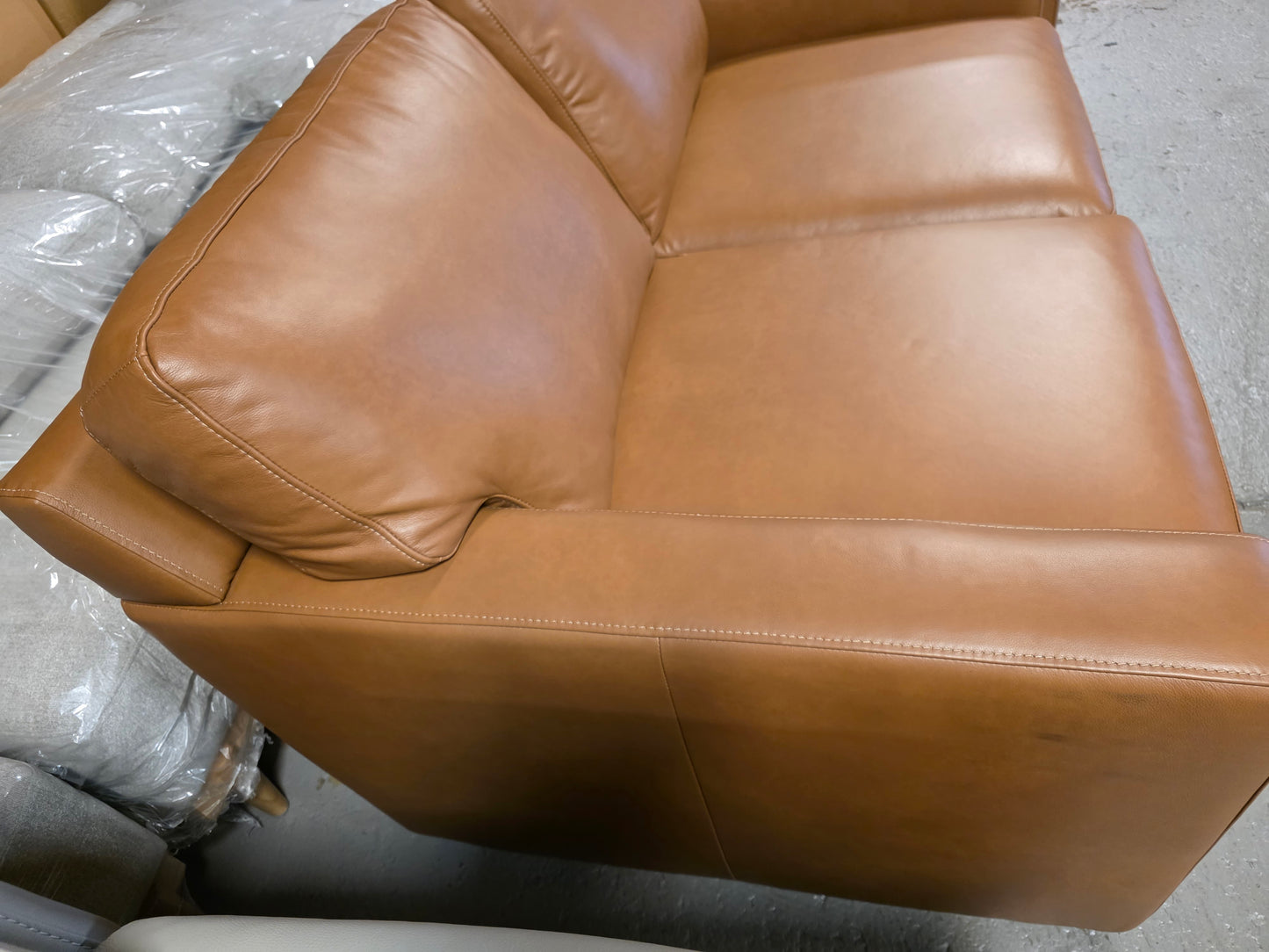 Radley 61" Leather Loveseat (Butternut)