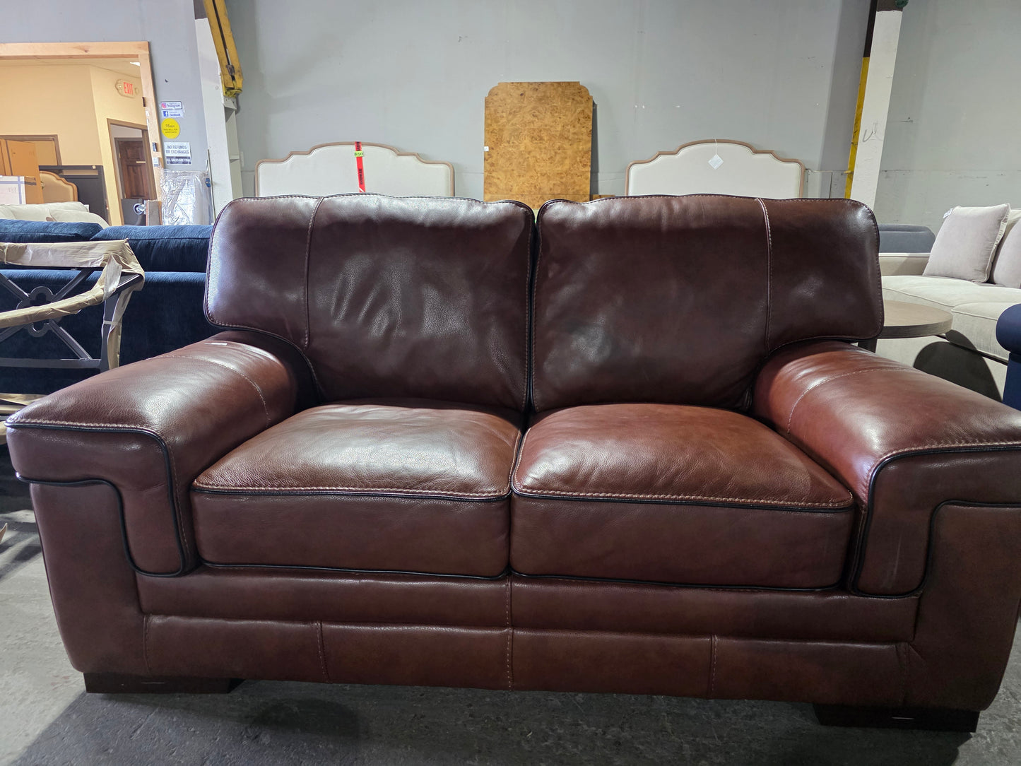 Myars 69" Leather Loveseat (Cognac)