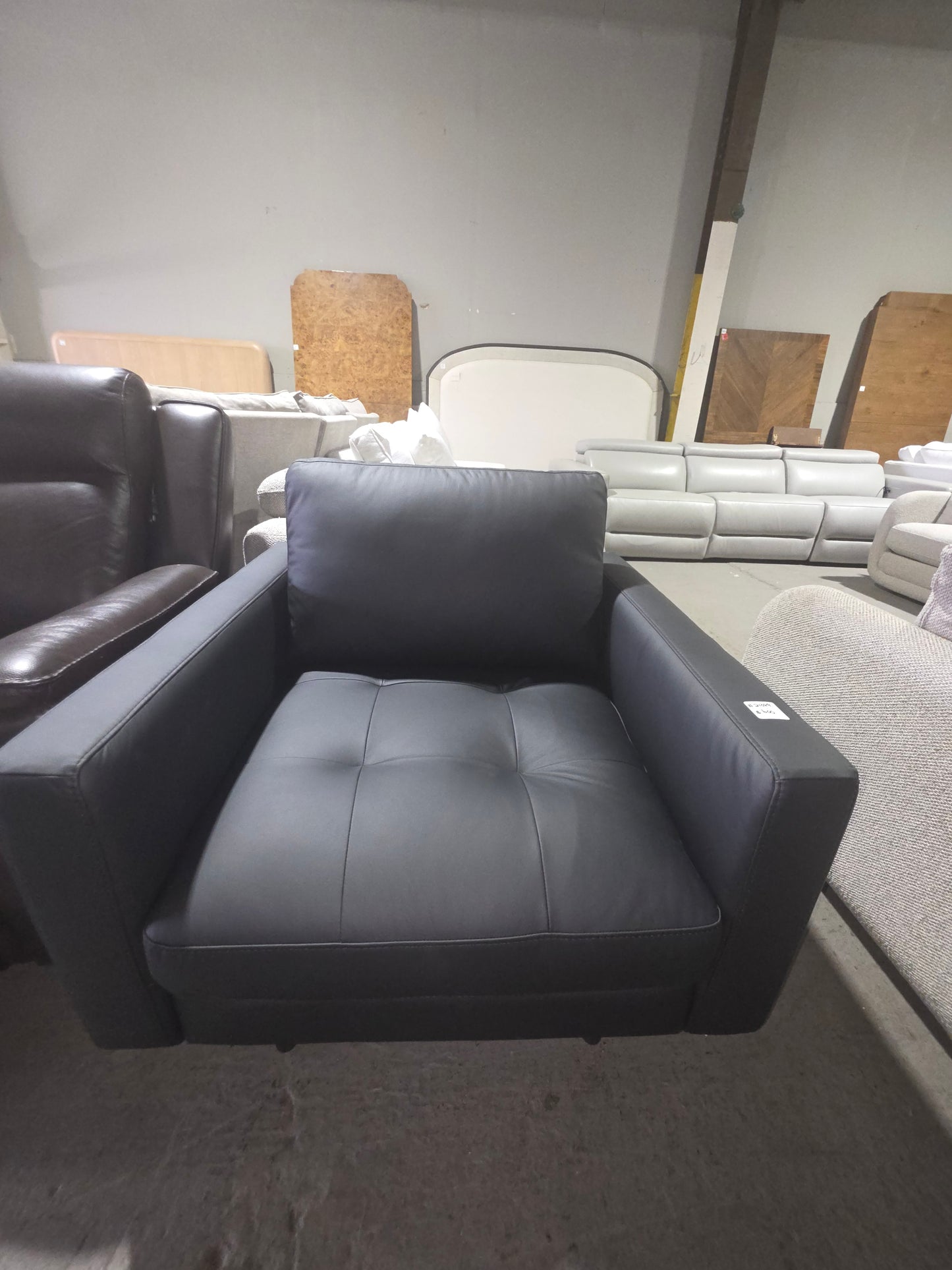 Chateau d'Ax Rotolo Leather Chair (Black)