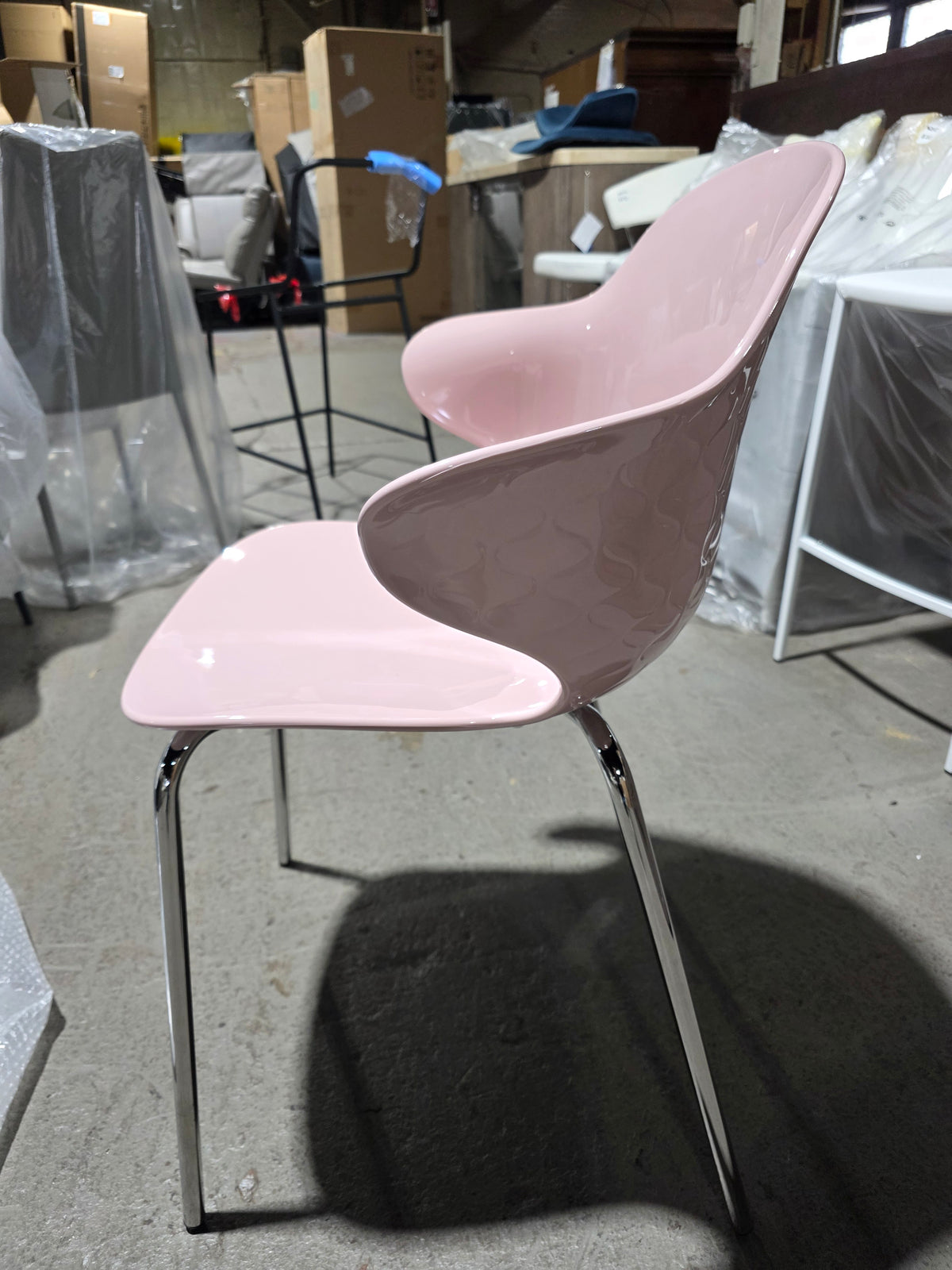 Calligaris Saint Tropez-Stackable chair with plastic shell and metal base (Pink)